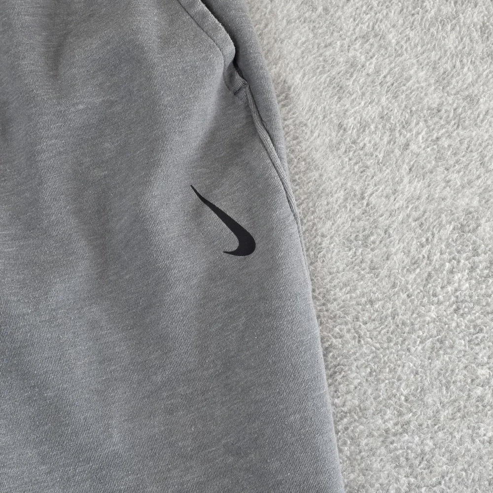Nike Men's Restore Dri-Fit Pocket Fleece Yoga Jogger Pants Gray Size Small Gym